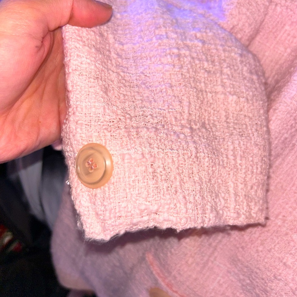 Soft pink over, but overcoat buttoned up quarterly sleeves and perfect condition
